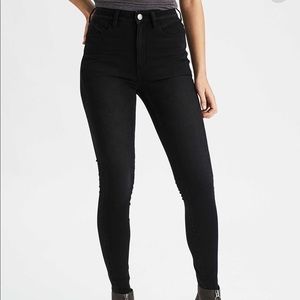 AE SUPER SOFT HIGHEST WAIST JEANS- SIZE 6